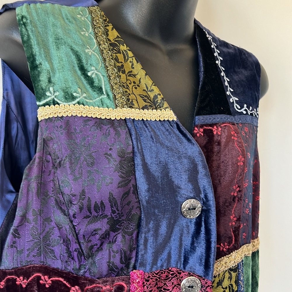 Vintage velvet embossed patchwork vest - Picture 2 of 16